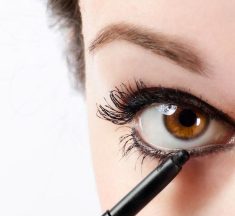 Comment se maquiller les yeux avec un crayon ?
